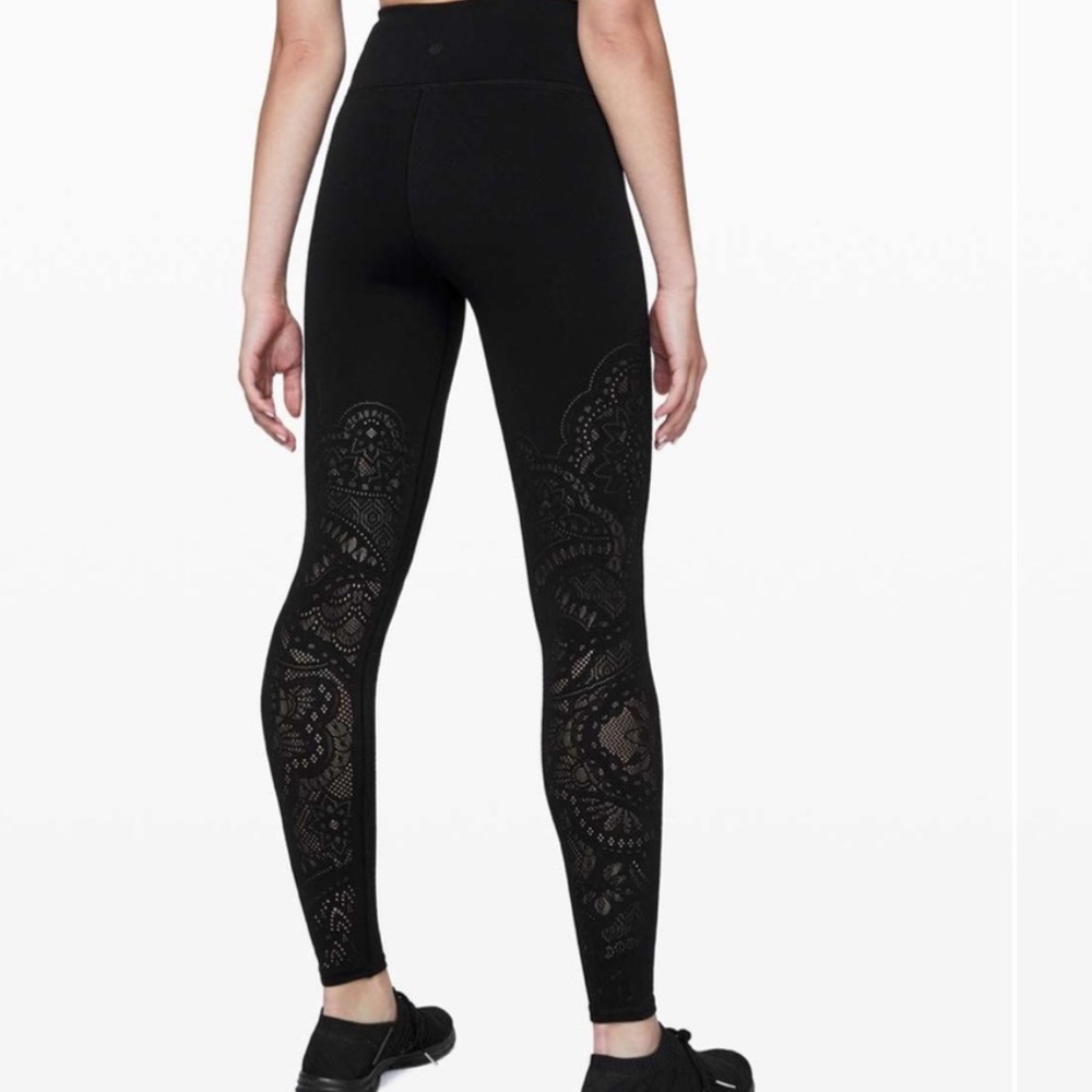 Lululemon Reveal Zen Expression Black Size 4